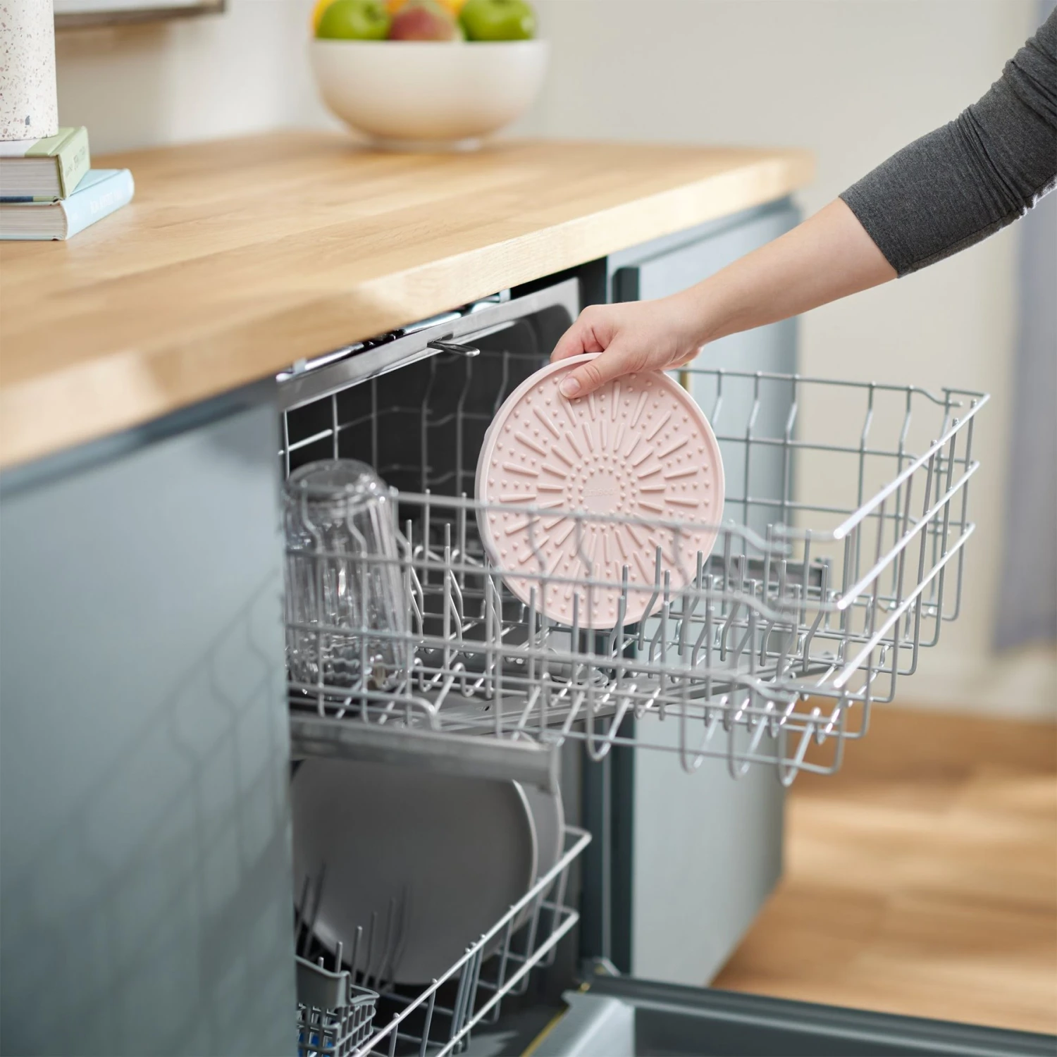 Frisco Silicone Dog & Cat Lick Mat With Suction Cups, Pink 6 Frisco Silicone Dog & Cat Lick Mat With Suction Cups, Pink - Image 6